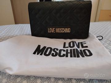 Borsa Moschino con dettaglio oro