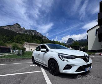 Renault Clio V 5  1.6 E-Tech Hybrid 140 CV