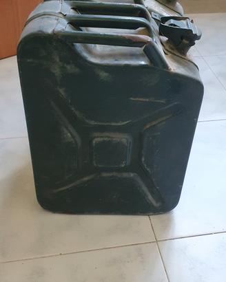 Coppia di taniche in metallo originali da 20 litri