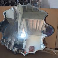 Specchio decorativo con bordo sagomato 