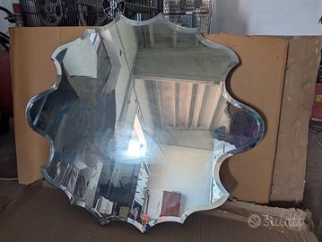 Specchio decorativo con bordo sagomato 