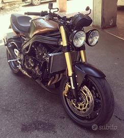 Triumph speed triple 1050 cafe racer
