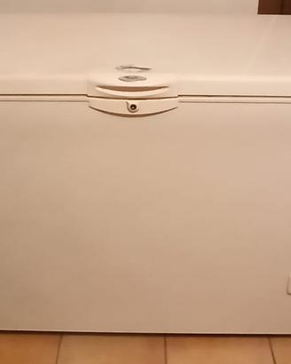 Congelatore a pozzetto Whirlpool 365L funzionante