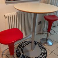 tavolo alto + 2 sgabelli