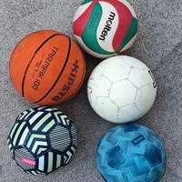 Stock di 5 palloni vari basket volley calcio