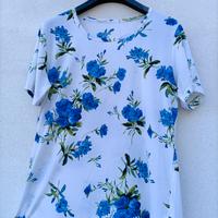 Maglia bianca a fiori blu