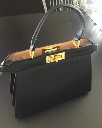 Borsa con dustbag in pelle a mano e tracolla