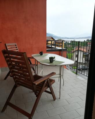 Trilocale arredato vista lago