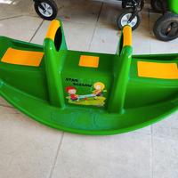 Dondolo per bambini in plastica per esterni 