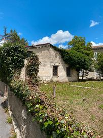 Complesso Garage 115mq + Terreno Edificabile 600mq