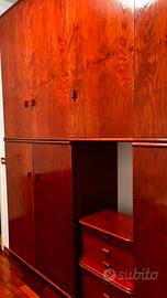 Armadio  como  due comodini e specchi