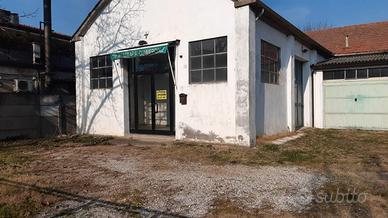 Capannone in russi ra