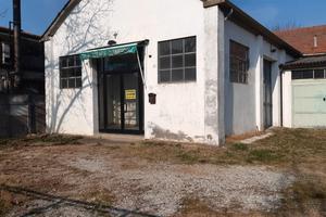 Capannone in russi ra