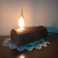 lampada da tavolo in legno