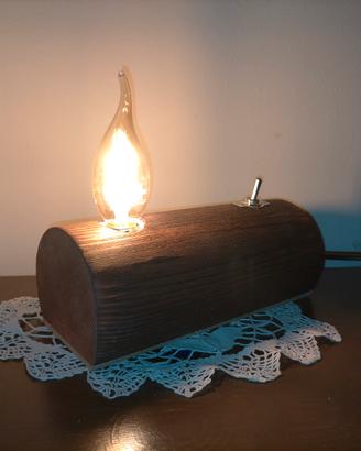 lampada da tavolo in legno