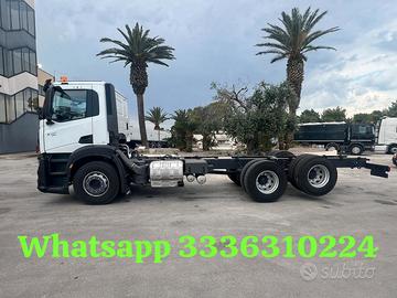IVECO X-WAY 6X4 NUOVO DA IMM. CON SCARRABILE + GRU