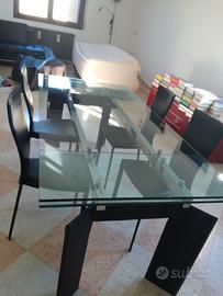 TAVOLO"ELAN" CRISTALLO E 4 SEDIE "NINA"