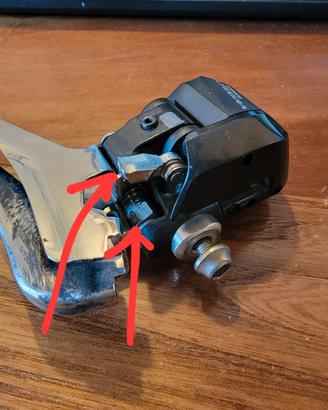 deragliatore shimano ultegra FD-6870 di2 rotto
