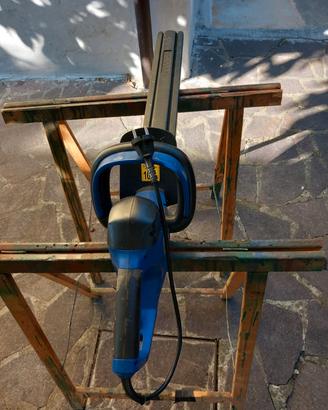 tagliasiepi elettrico lux-tools con coprilama