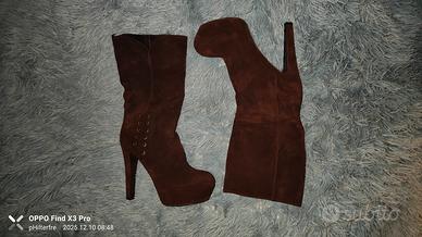 Stivaletto scamosciato tacco alto n. 37