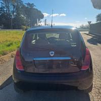 Ypsilon anno 2006 con 189.000