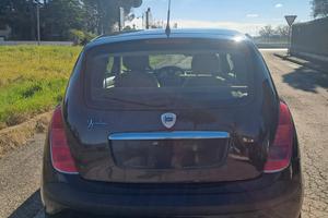 Ypsilon anno 2006 con 189.000