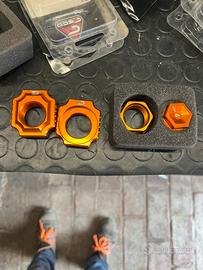 Dadi Perni ruota Gecko racing parts ergal 125-450