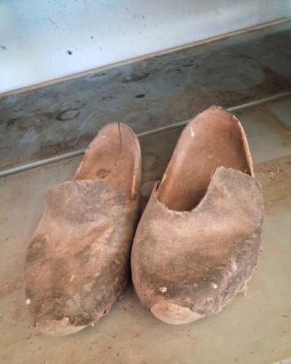 Zoccoli in legno antichi