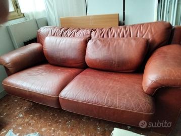 divano a tre posti 