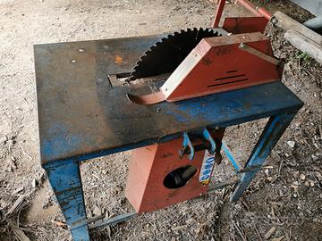 Sega circolare a cardano