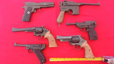 Modelli pistole in plastica scala 1:1