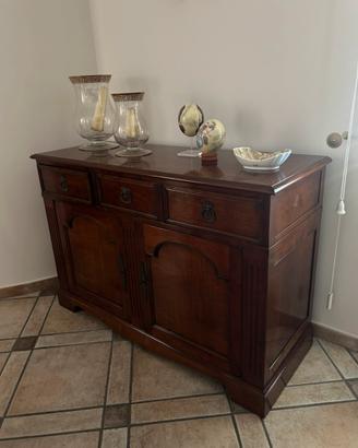 Credenza classica in legno
