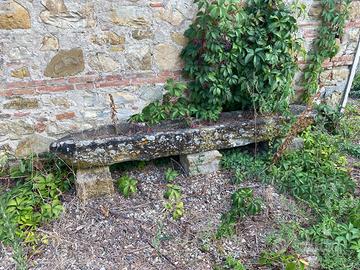 Mangiatoia in pietra