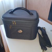 Beauty case rigido con tracolla