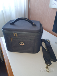 Beauty case rigido con tracolla