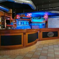 Bancone pub con retrobanco