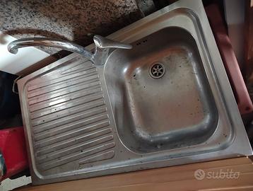 Lavabo con rubinetto come da foto