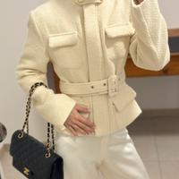 Giacca corta elegante color panna con cintura