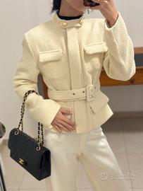 Giacca corta elegante color panna con cintura