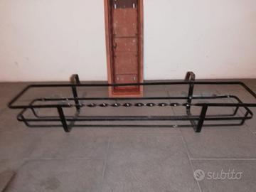 Fioriera da balcone in ferro.