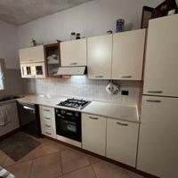 Cucina completa di elettrodomestici