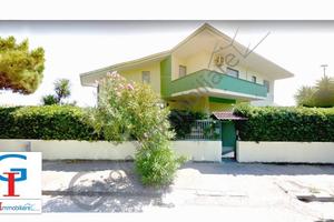 Villa di 340 m² con più di 5 locali a Mondragone