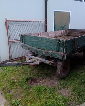 Vecchio Carro Rimorchio in Legno