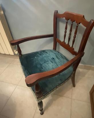 Poltroncina o sedia in legno e velluto