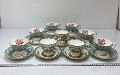 Set di tazze e piattini blu