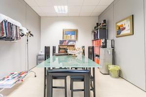 UFFICIO RISTRUTTURATO CON ANNESSO AMPIO MAGAZZINO