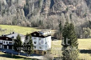 Palazzo / Stabile di 500 m² con 4 locali a Val di 