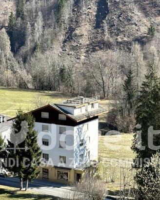 Palazzo / Stabile di 500 m² con 4 locali a Val di 