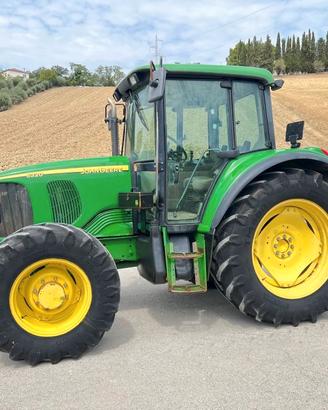 John Deere 6320 SE trattore
