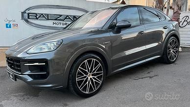 PORSCHE CAYENNE COUPÉ 3.0 V6 E-HYBRID 2024 STRAFUL